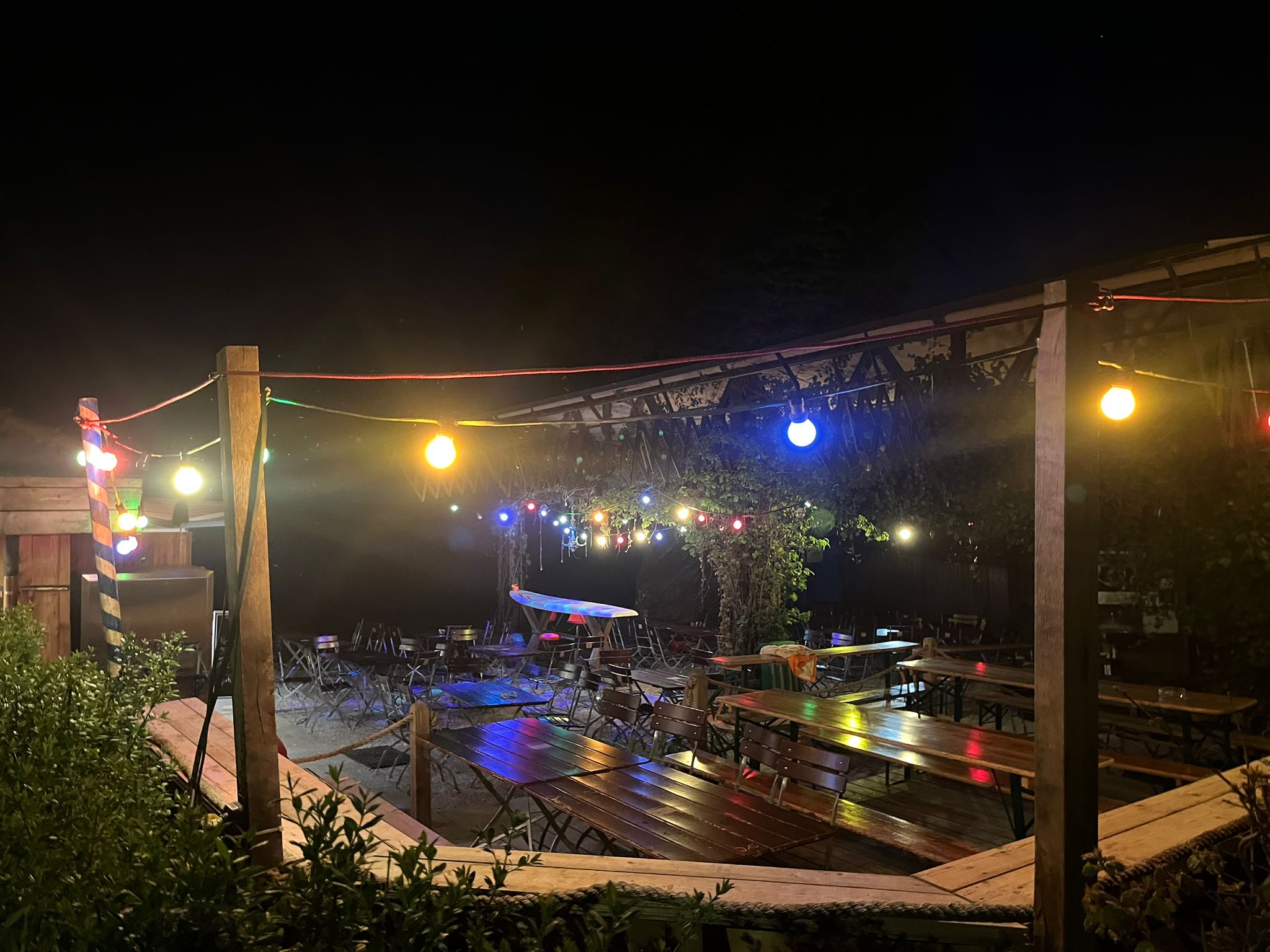 Biergarten am Strandbad Utting bei Nacht