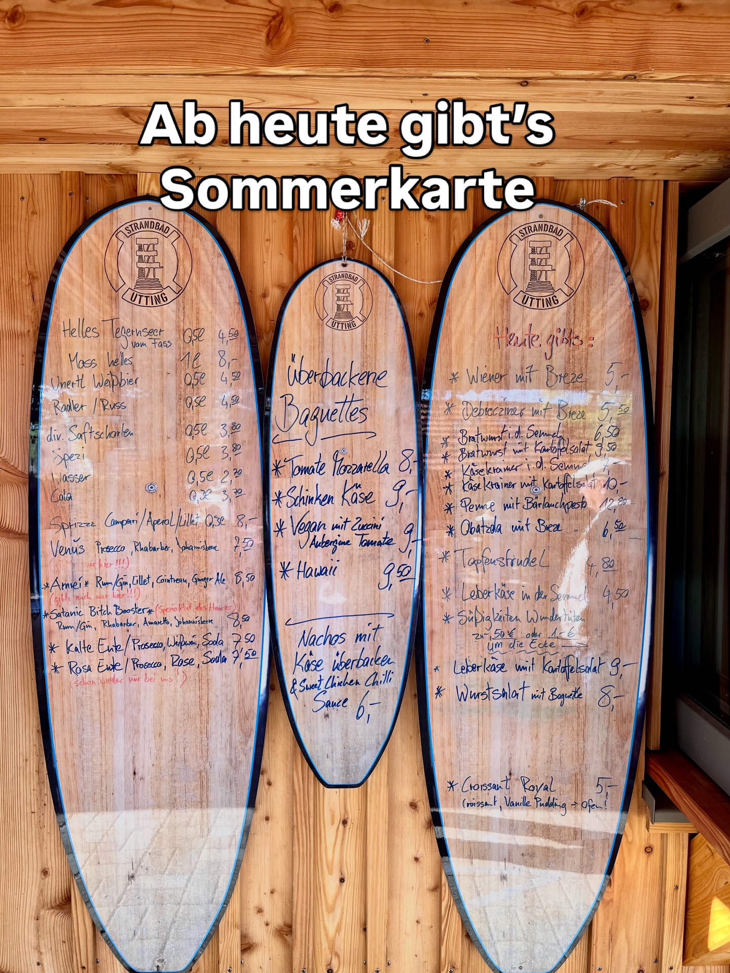 Sommerkarte Strandbad Utting auf Surfbrettern
